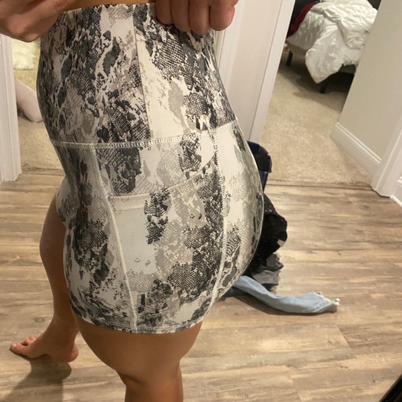 Snake skin Biker shorts - Picture 2 of 2